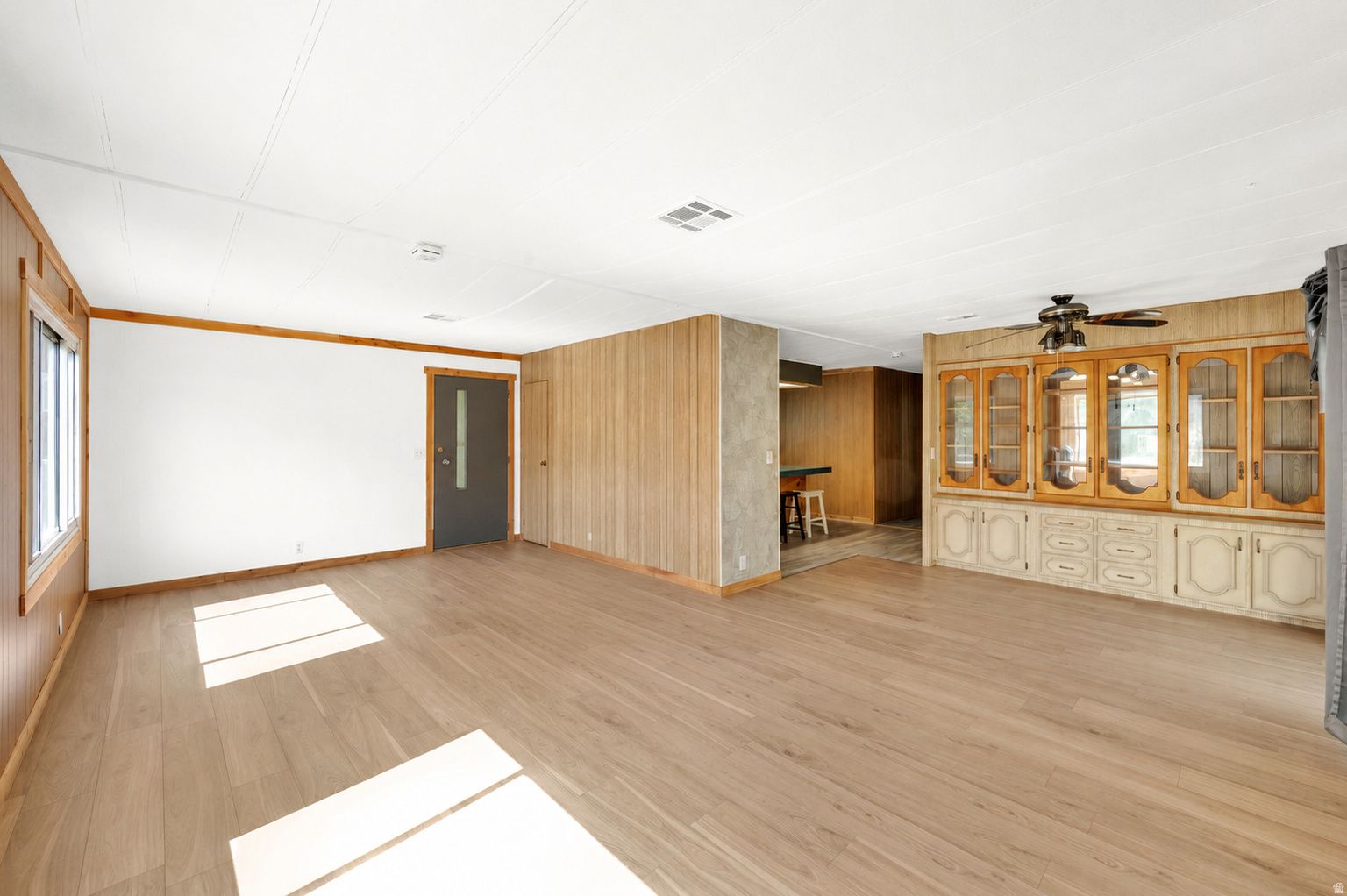 Main image 12
