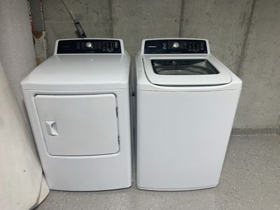 Frigidaire/electrolux washer and gas dryer set