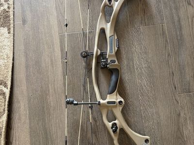 Hoyt REDWRX Carbon RX-7 Left-Hand Compound Bow - Tan