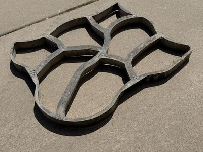 Concrete path form mold