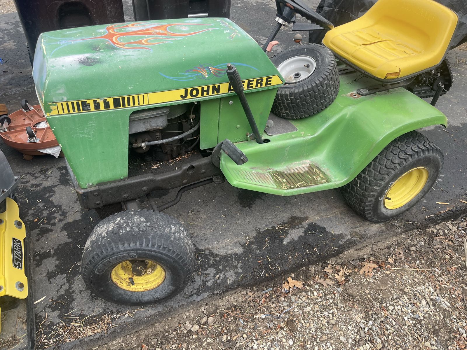 John Deere 100 Lawn Tractor