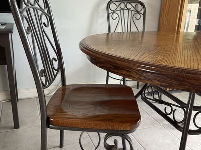 Oak Table, 6 Chairs & Leaf