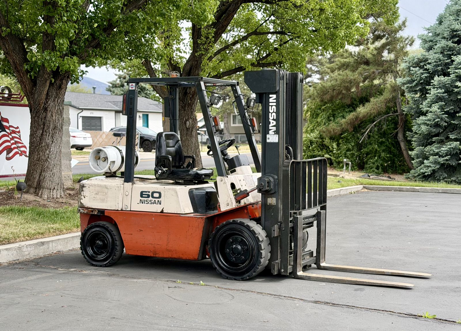 Nissan Forklift 6000-pound lift capacity