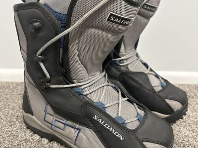 Men’s Salomon Size 9 Snowboard Boot