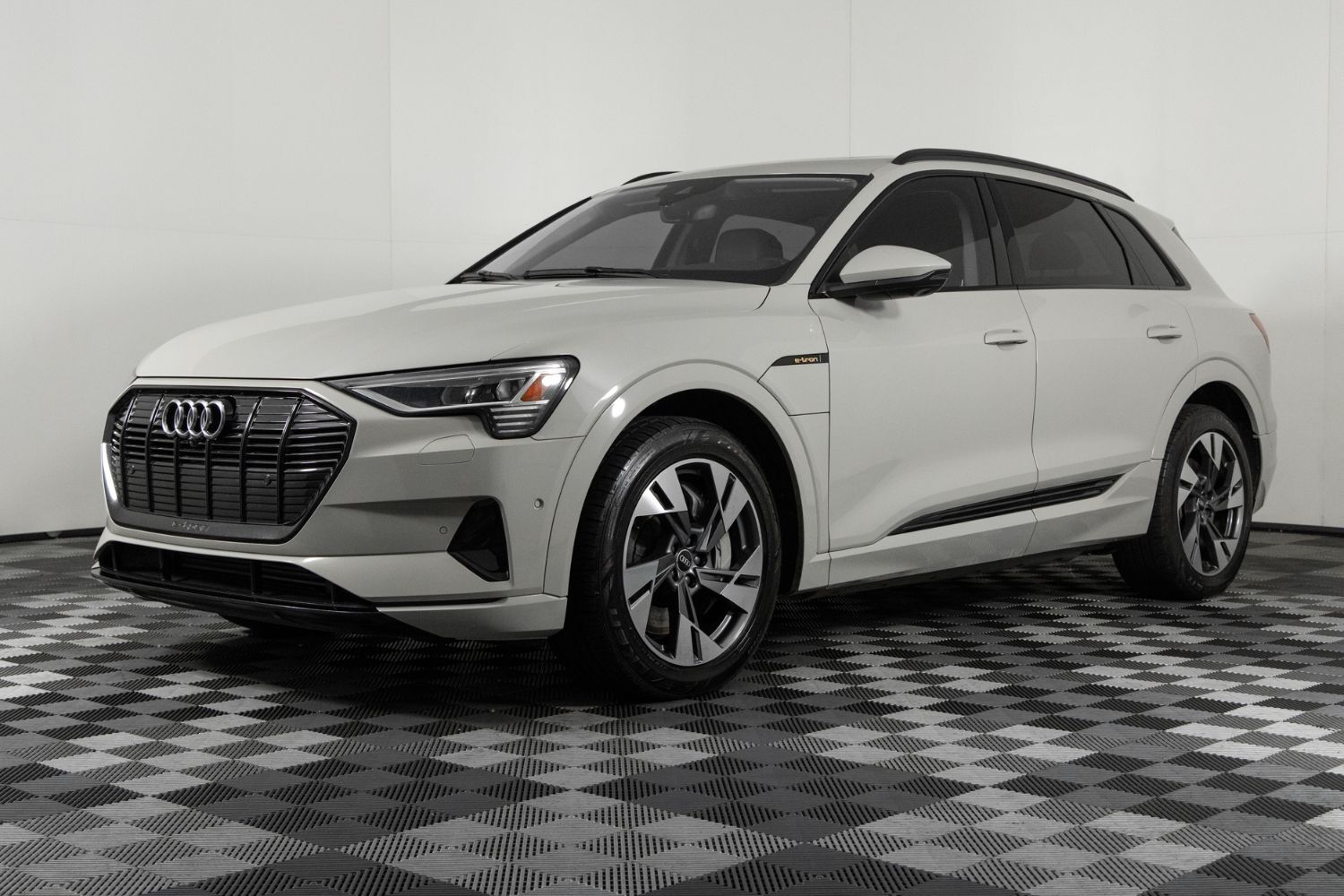 2021 Audi e-tron SUV quattro Premium