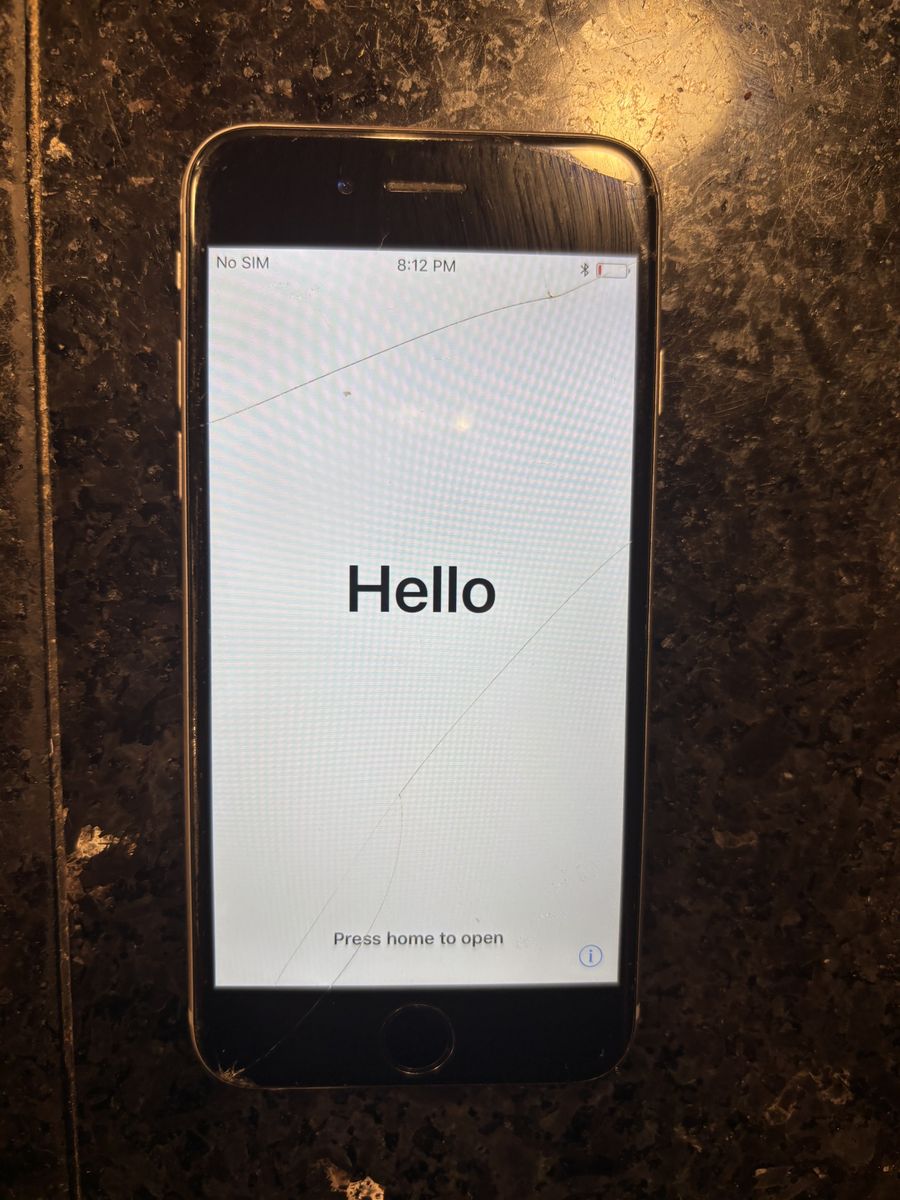 iPhone 6 128 GB Unlocked (cracked)