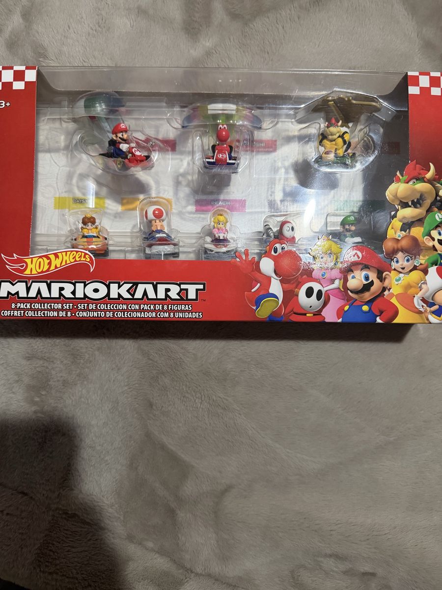 Hot Wheels Mario Kart 8-Pack Collector Set with Mario, Yoshi, Bowser, Peach, Daisy, and Toad Racers