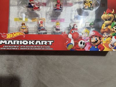 Hot Wheels Mario Kart 8-Pack Collector Set with Mario, Yoshi, Bowser, Peach, Daisy, and Toad Racers