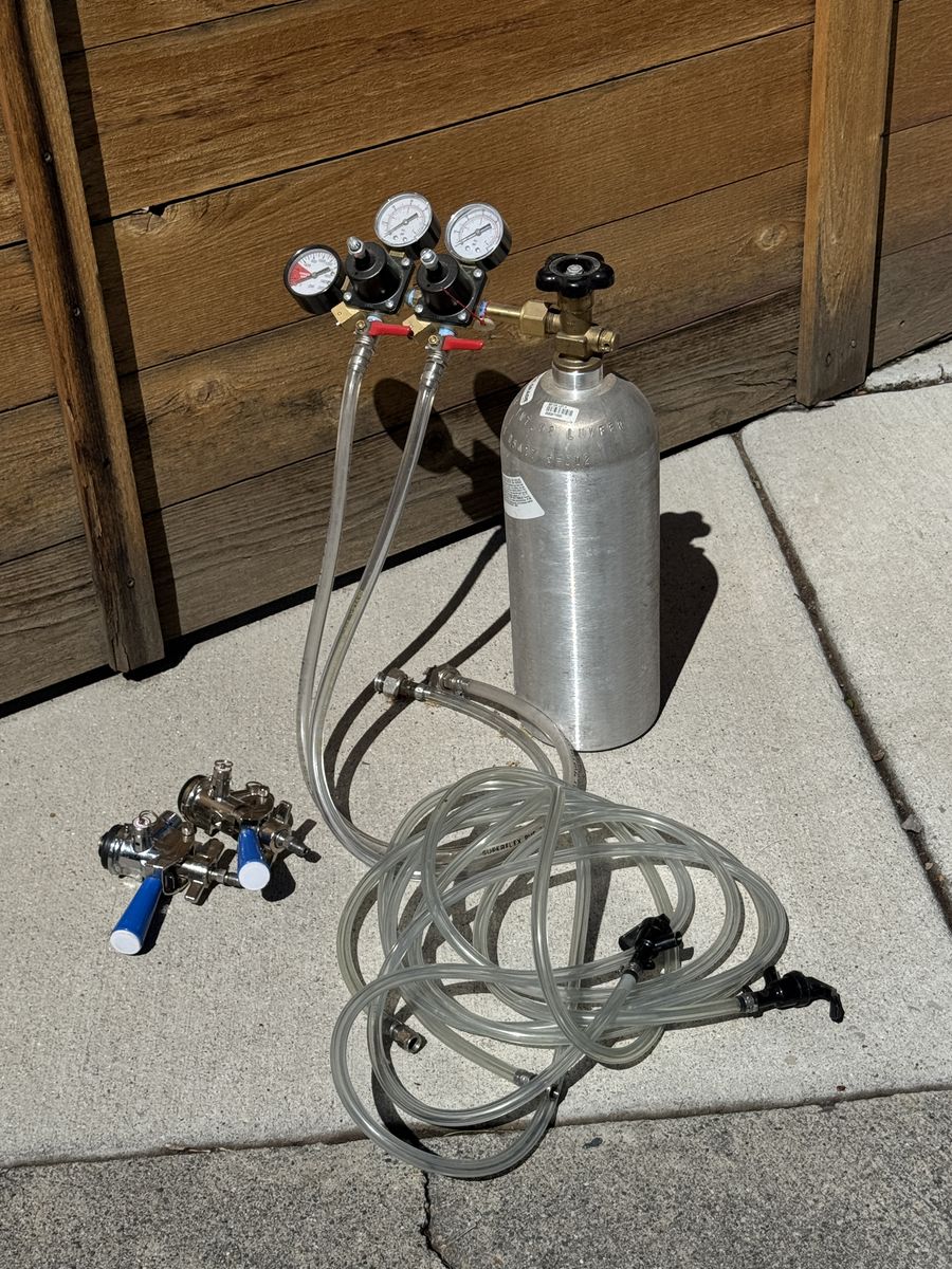 Kegs Taps, Co2 Tank, Regulator
