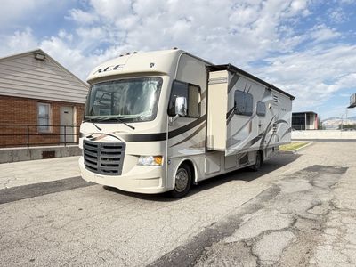 2015 Thor A.C.E 29.3 Slide & Low Miles