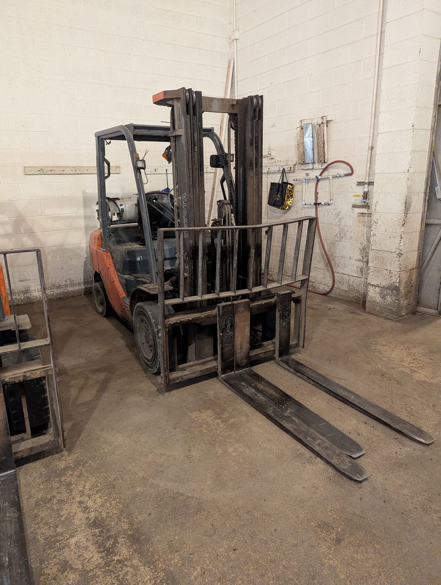 2015 Toyota 8FGU32 Forklift – $7,500 (As-Is)