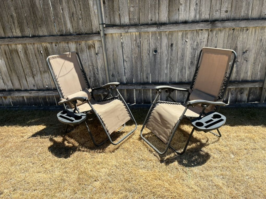 Two Fully Reclining Lawn Chairs With Cupholder
