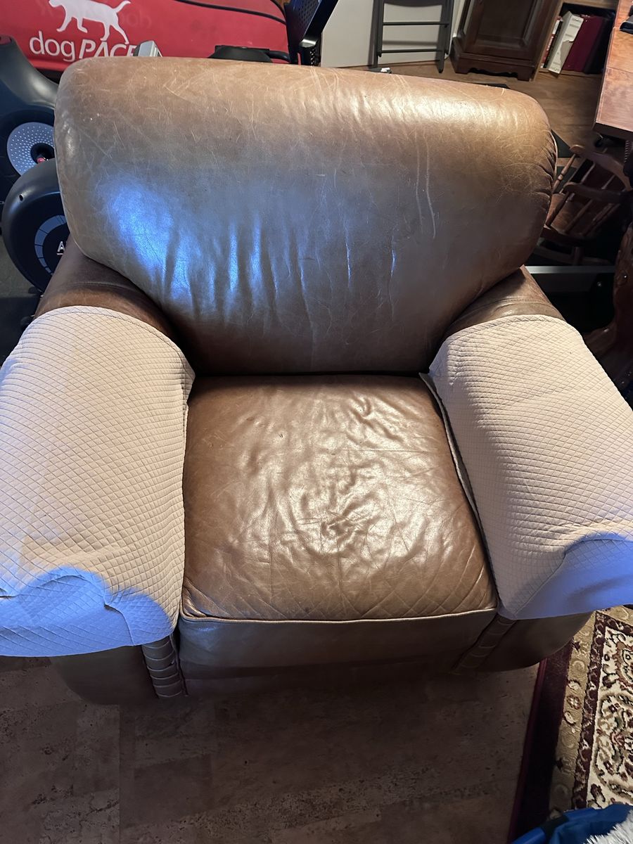 Leather chair Bassett Furniture