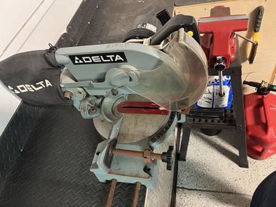 Mitre saw - Delta 36-220 10”.