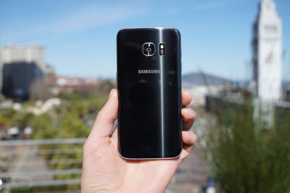 Samsung Galaxy S7 Gold and Black Unlocked desbloqueado