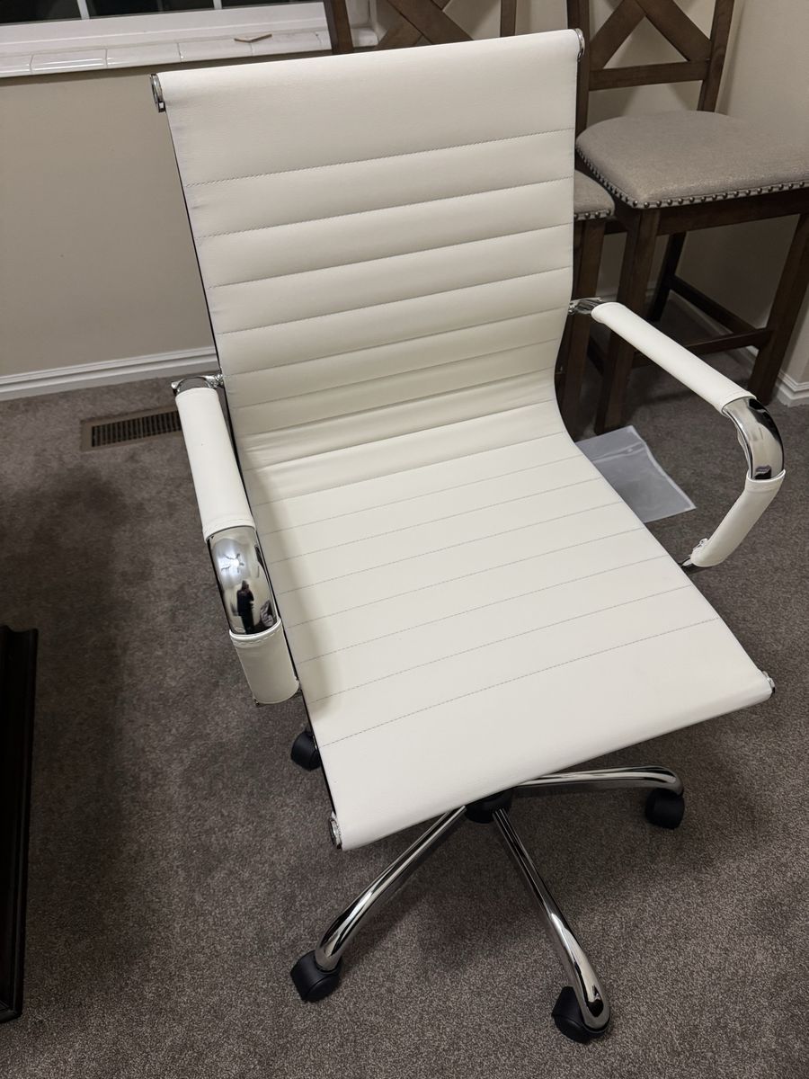 Mainstays Ribbed White Office Chair