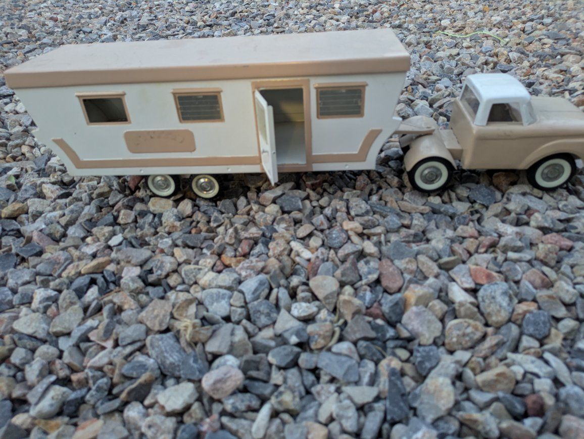 Vintage Nylint Ford F-100 Pickup Truck & Camper Trailer Toy Set Beige/White