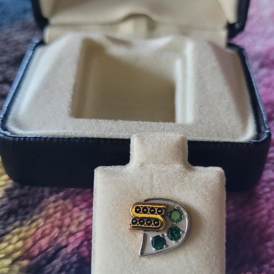 Pin with 14ct gold 3 Emeralds
