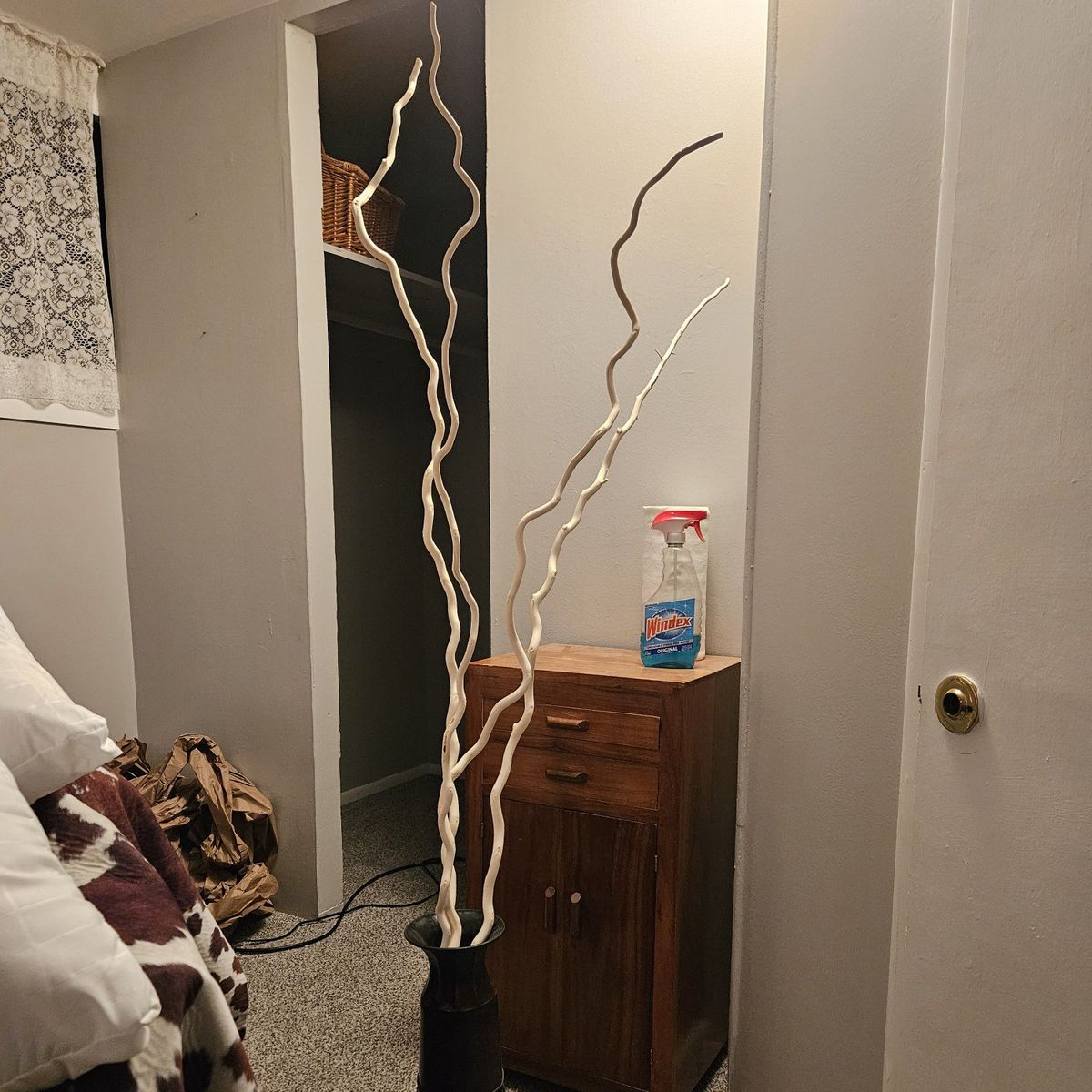 Metal vase with 4 sticks