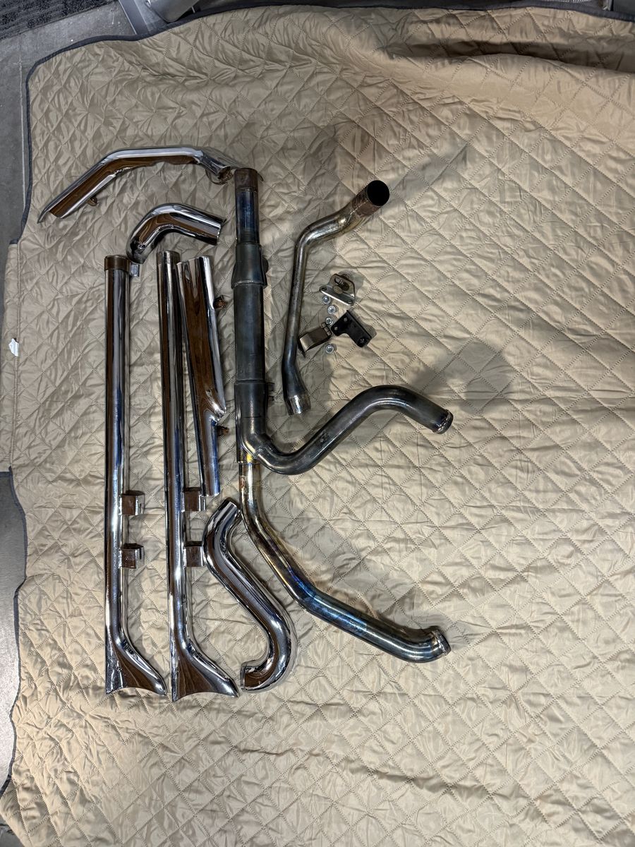 Road King Exhaust And Pipes