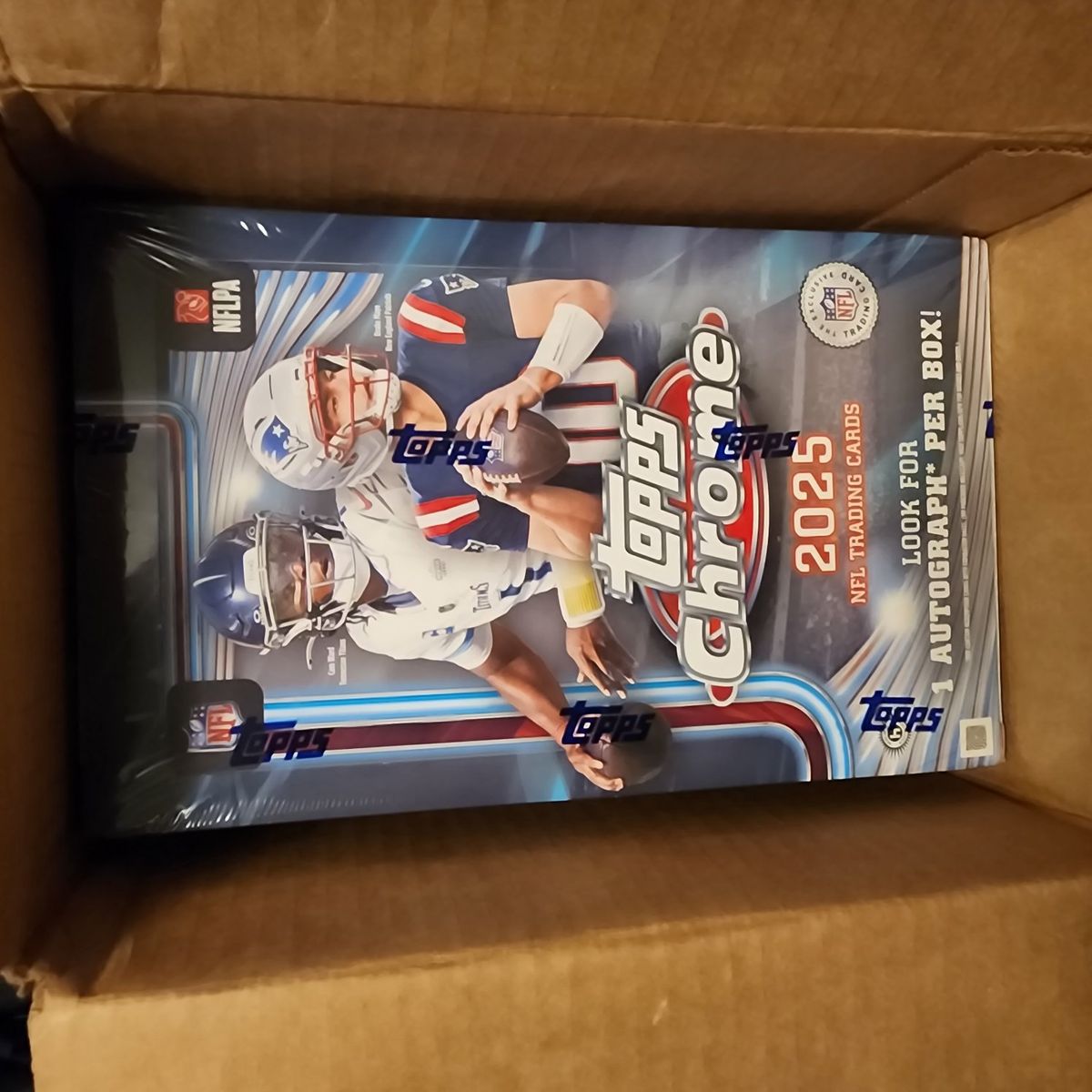 2025 Topps Chrome NFL Football Hobby Box
