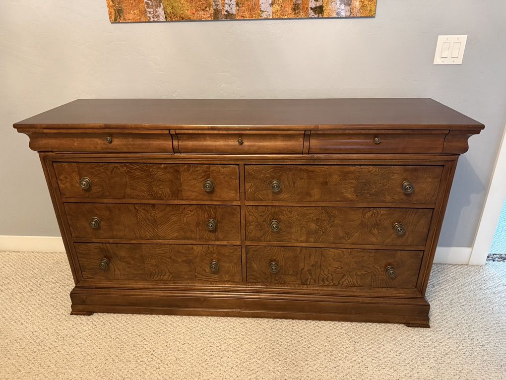 Ethan Allen Townhouse 9 drawer Dresser