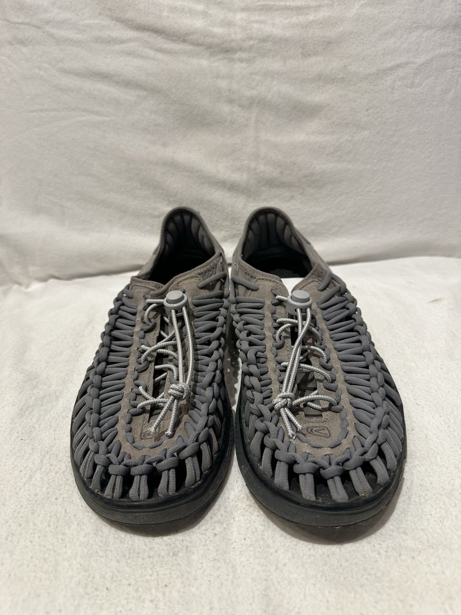 Keen men’s size 10.5 beachcomber gray sandals