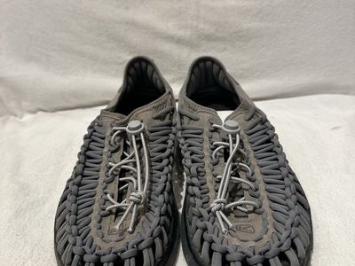 Keen men’s size 10.5 beachcomber gray sandals