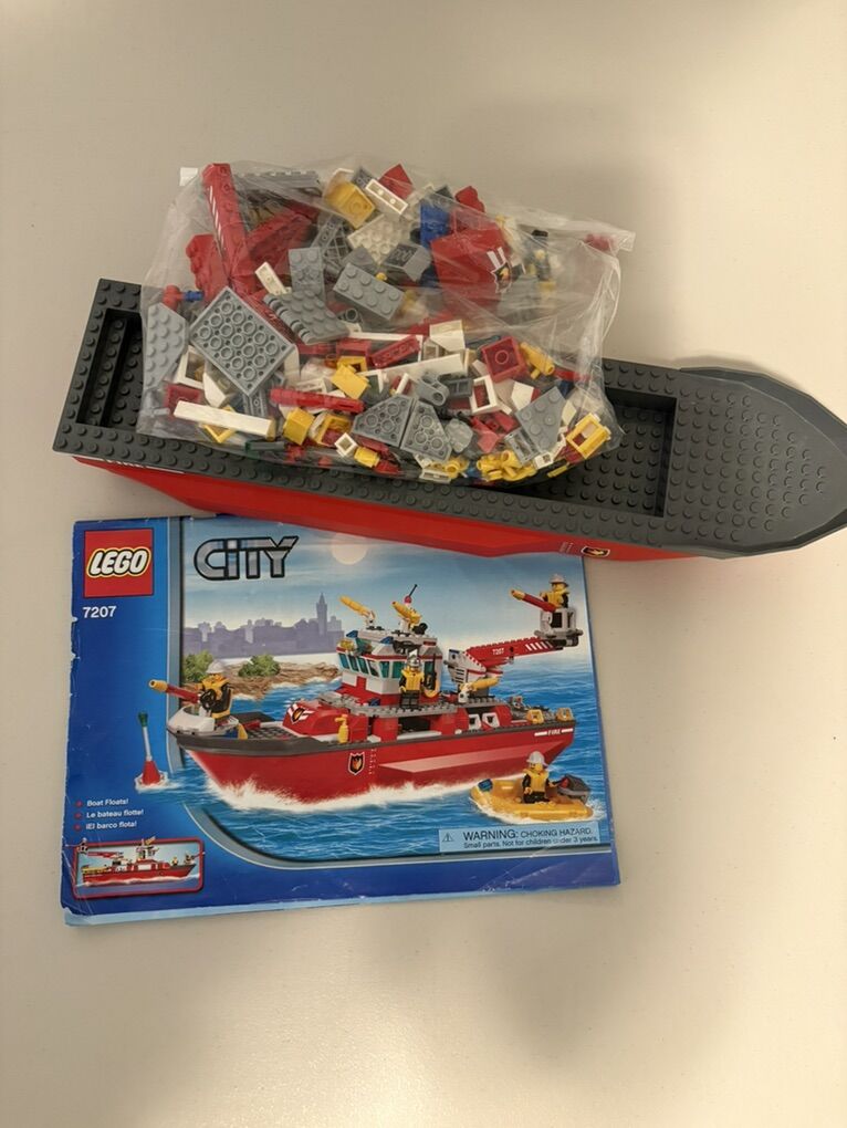 City fireboat Lego Set