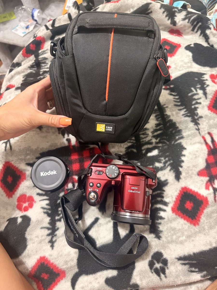 Kodak PIXPRO AZ401 16MP 40x Optical Zoom Digital Camera Red with Case Logic Bag