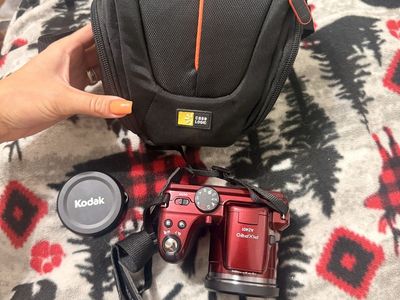 Kodak PIXPRO AZ401 16MP 40x Optical Zoom Digital Camera Red with Case Logic Bag