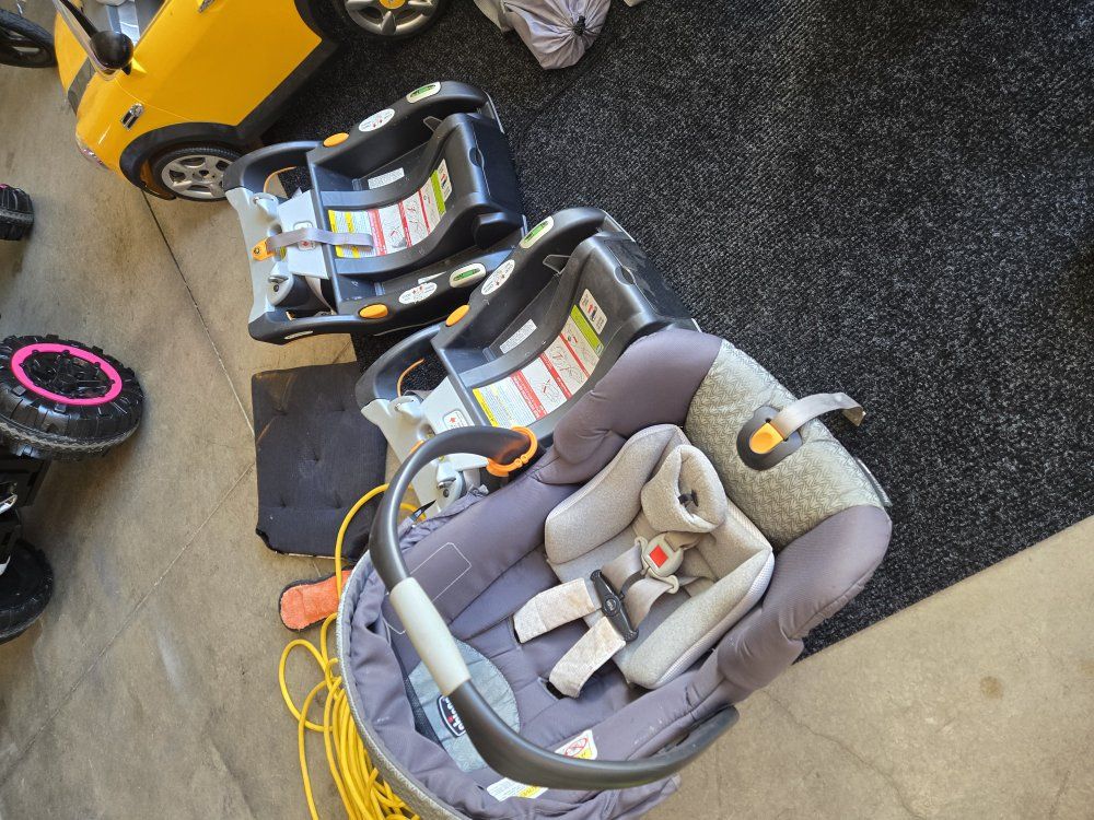 Keyfit 30 Carseat and two bases