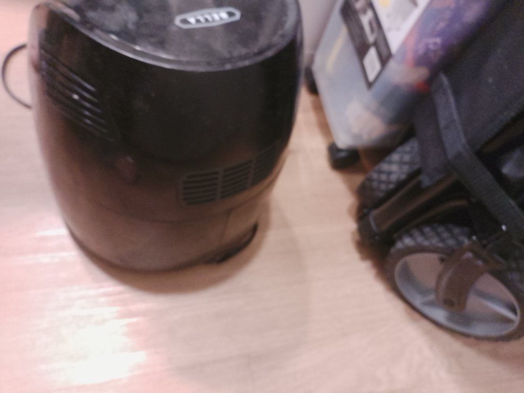 Analog Air Fryer - Black, Compact & Efficient