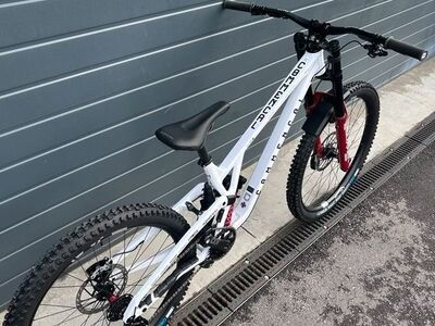 2025 Commencal Supreme DH V5 Team