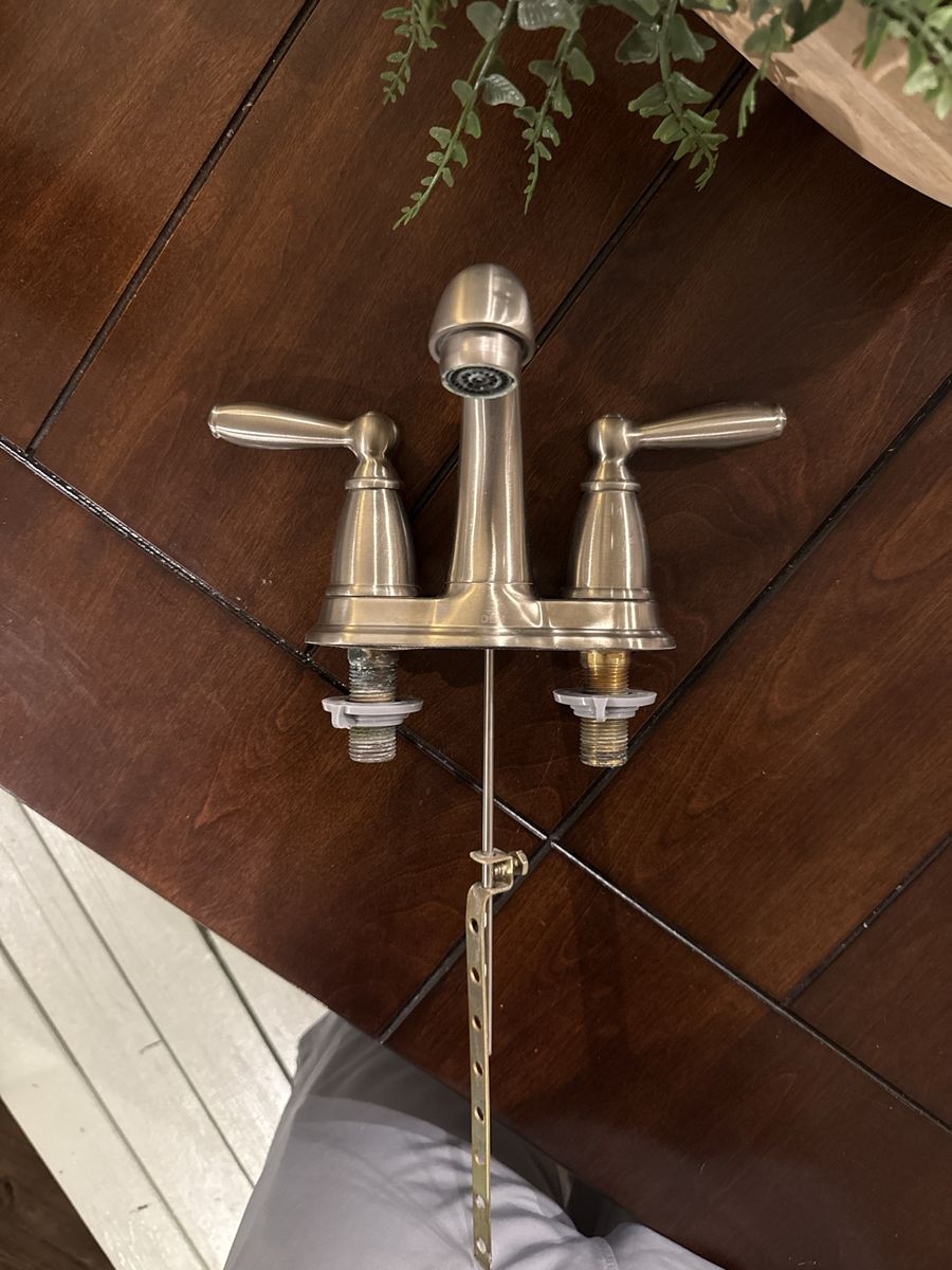 Moen center set bathroom sink faucet 