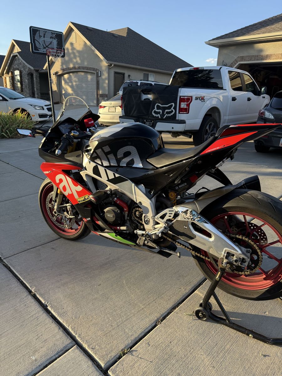 2017 Aprilia RSV4 RF