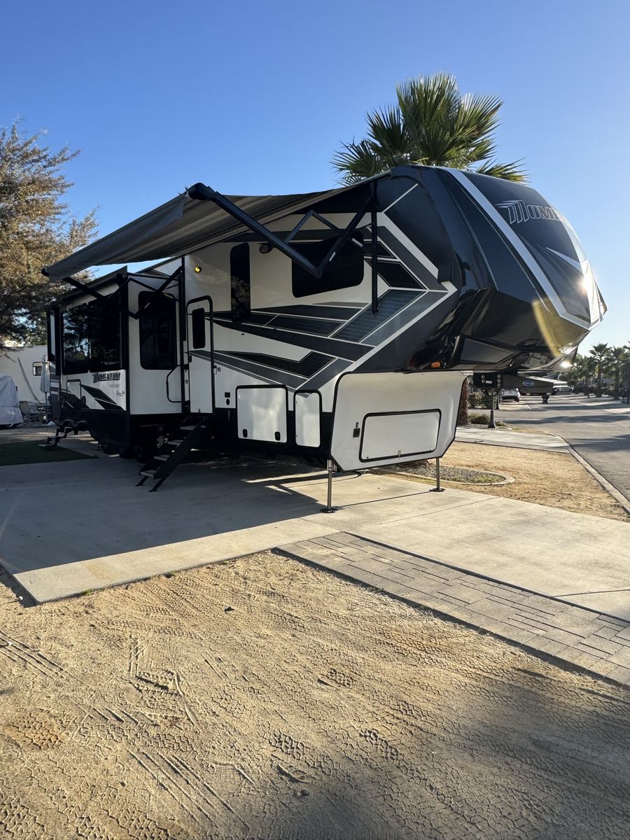 2020 Grand Design Momentum