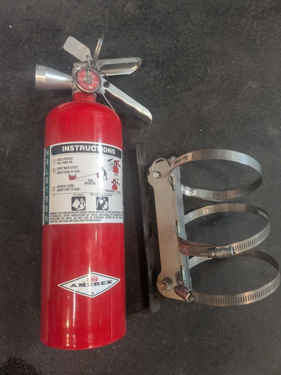 Amerex 5 lbs Halotron Fire Extinguisher And Roll Bar mount