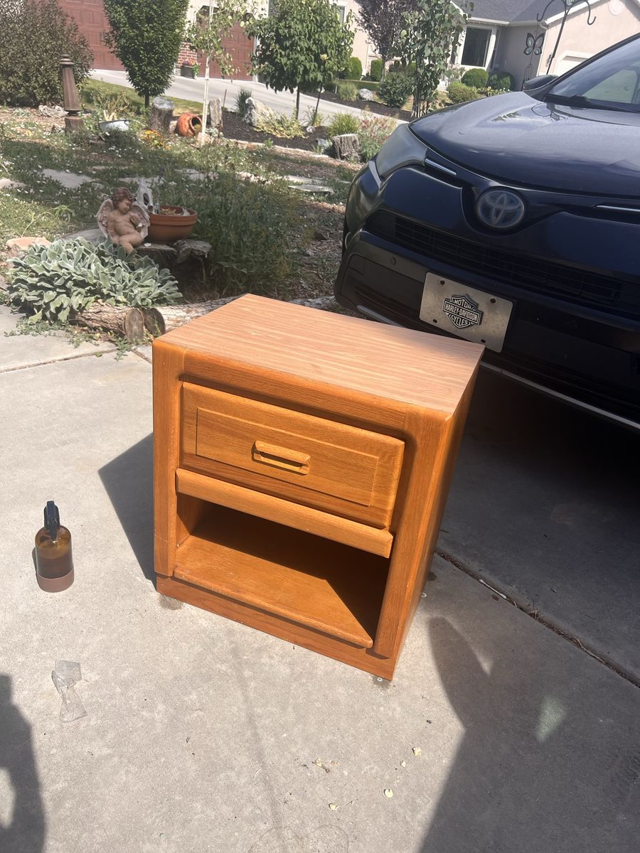 Stanley Furniture Wood Nightstand / End Table with Drawer and Shelf, Good Condition