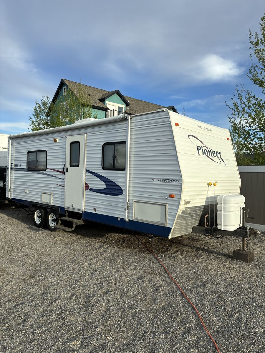 2005 Fleet wood pioneer camp trailer. 