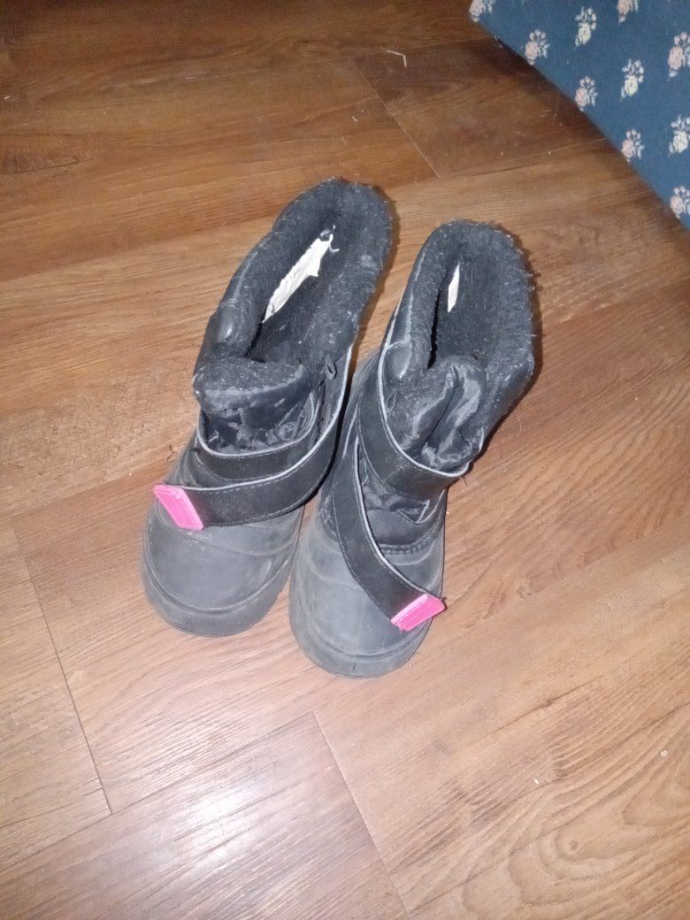 Girls Winter Snow Boots Black with Pink Trim Size 13