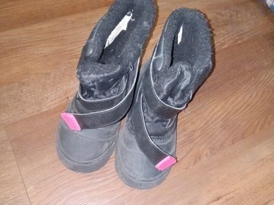 Girls Winter Snow Boots Black with Pink Trim Size 13