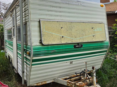 Vintage Fleetwood Wilderness 17' Travel Trailer