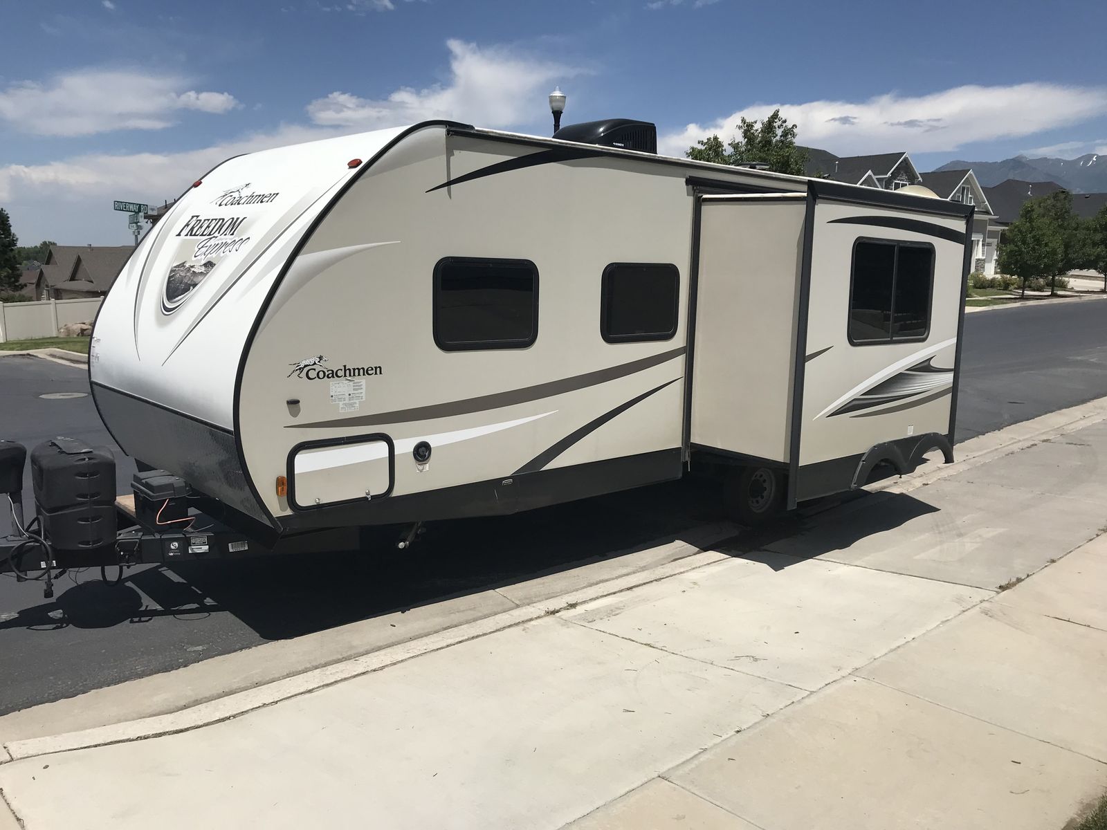 2017 Coachman Trail Runner - 24 foot