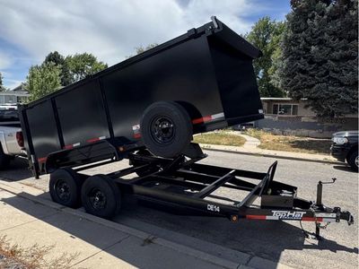 Top Hat DE14 Dump Trailer - Dual Axle, Black - Excellent Condition (7Wx14Lx4H). Comes with pull over cover, & ramps.