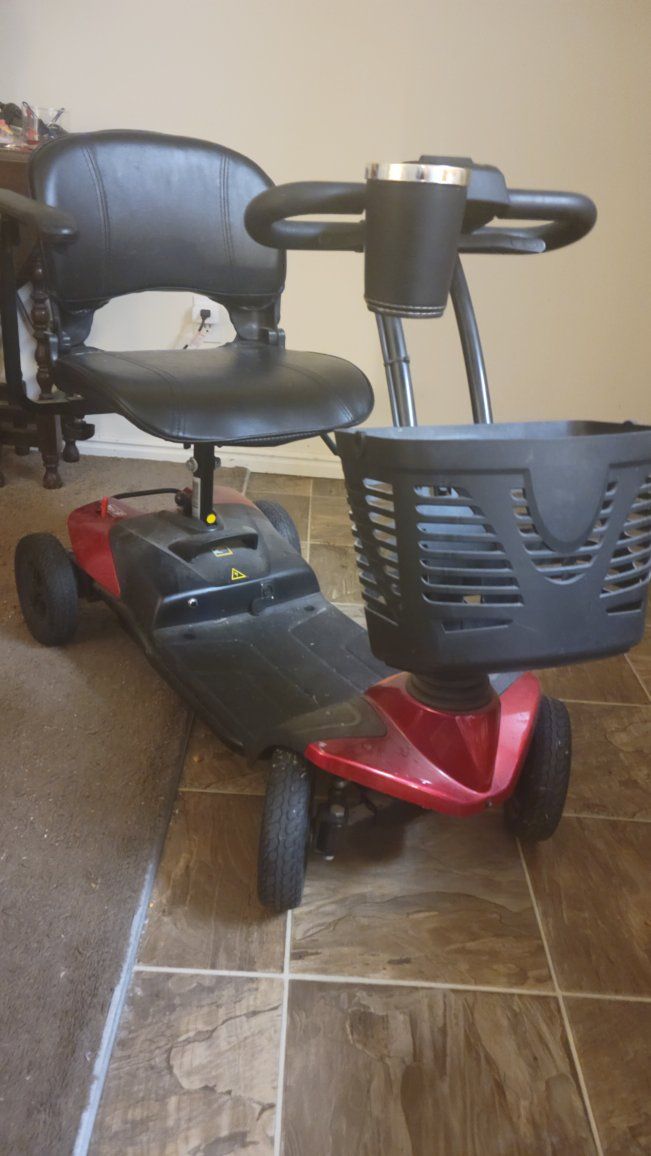 E-WHEELS ELECTRIC SCOOTER
