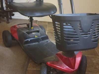 E-WHEELS ELECTRIC SCOOTER
