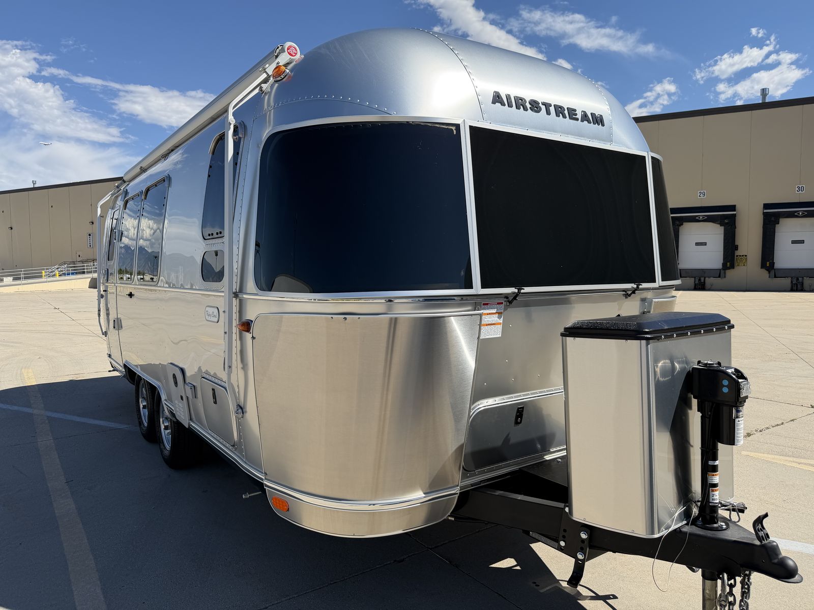 2025 Airstream Flying Cloud 23FB Twin - Like New - Lithium, Blue Ox, Soft Start