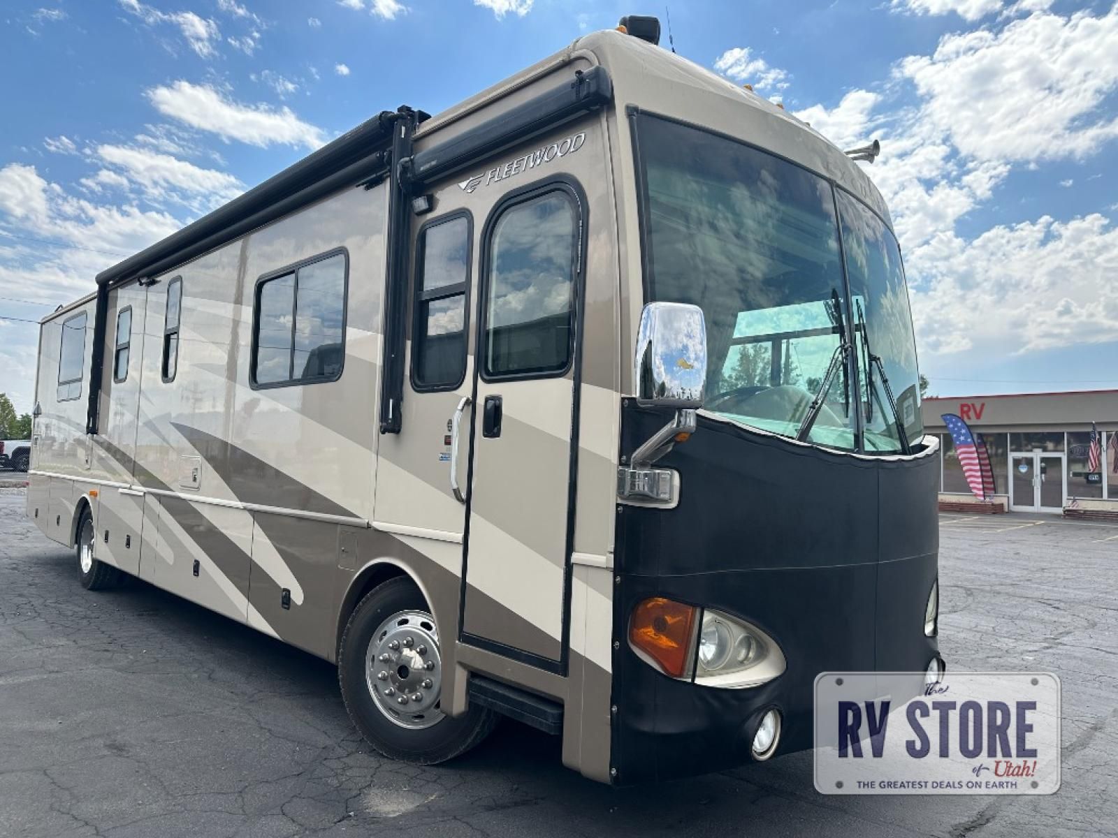 2006 Fleetwood RV Excursion 39J Motor Home Class A - Diesel Front Living|Rear Bedroom