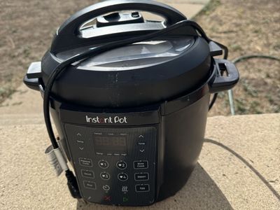 Instant Pot Multi-Use Pressure Cooker -6 Quart